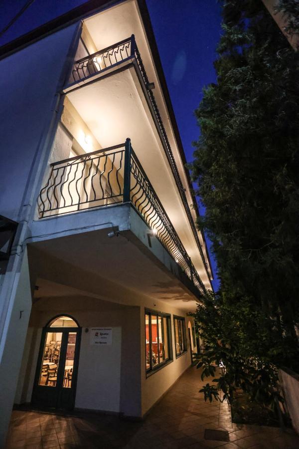 بوليخرونو Spanos Apartments Anna'S Lodge المظهر الخارجي الصورة
