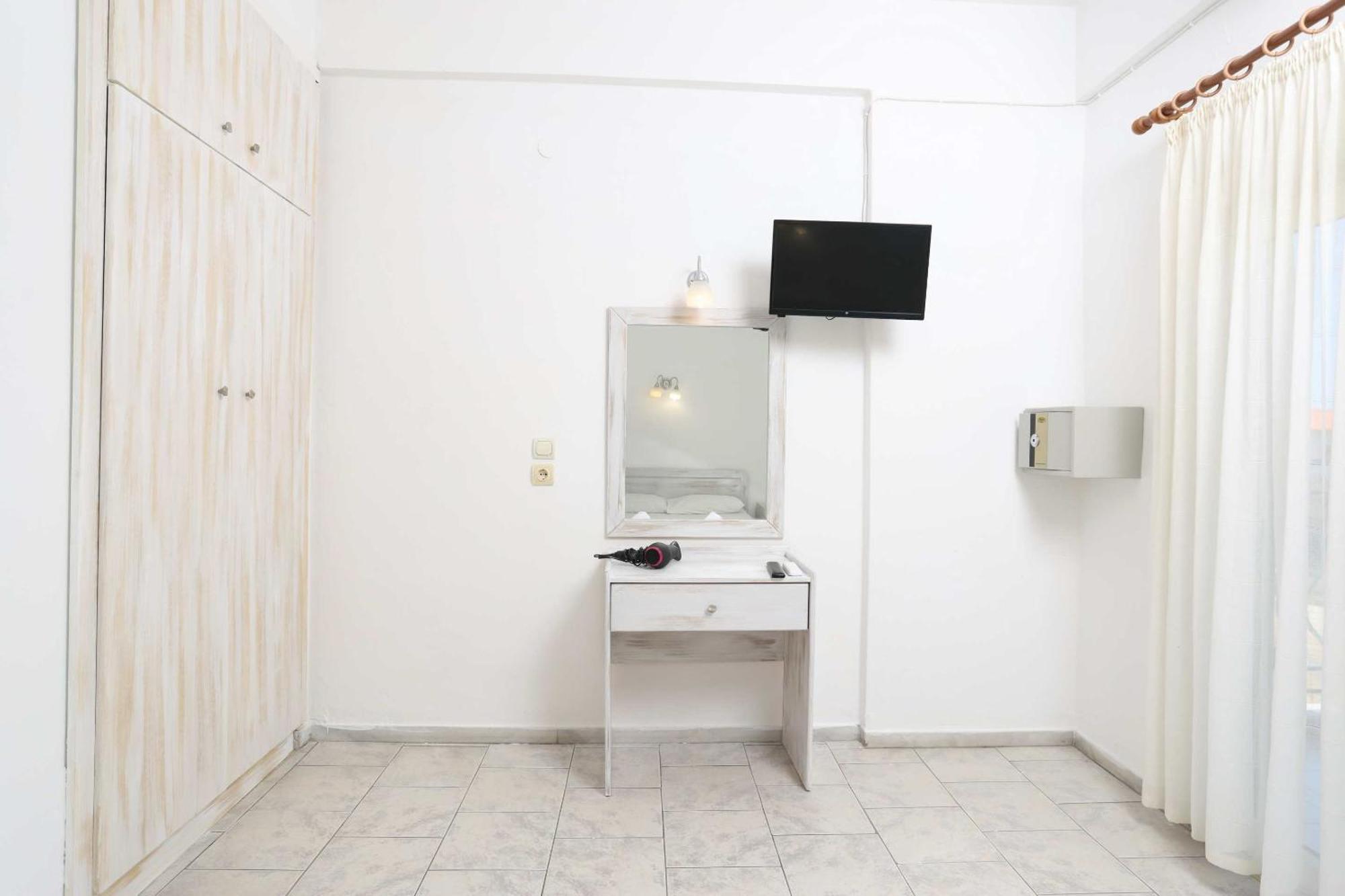 بوليخرونو Spanos Apartments Anna'S Lodge المظهر الخارجي الصورة